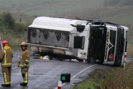 SunLive - Fuel tanker crash closes road - The Bay's News First